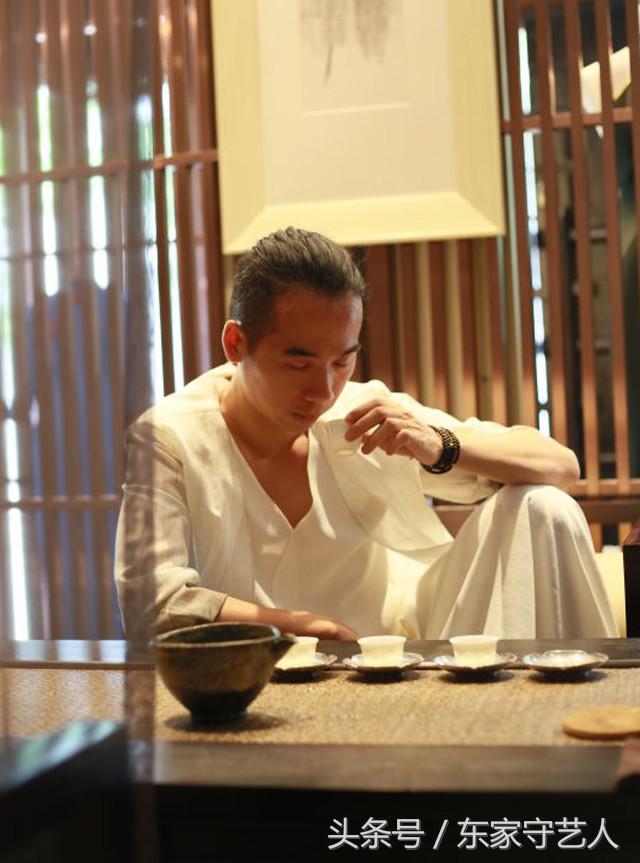 他是台湾最大香业家族二代掌门人，比起富二代他更想做“香二代”