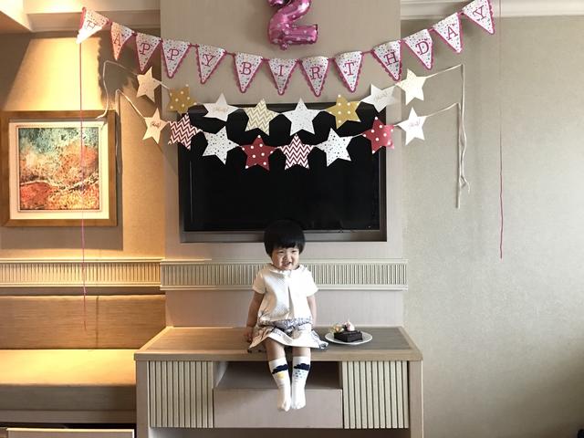 黄晓明baby小海绵雪地照好温馨，也晒晒我家的新加坡亲子游