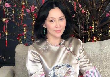梁朝伟晒全家福刘嘉玲龙袍抢镜！扒爱穿龙袍的女星，她霸气她惊艳