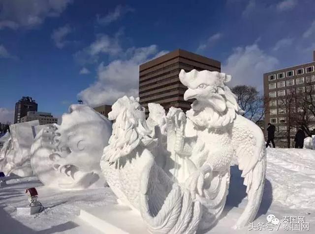 日本国际雪雕大赛，泰国以“斗鸡”主题斩获冠军！