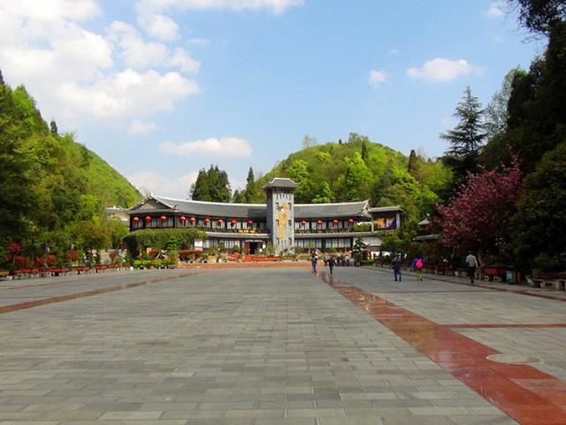 金色晚霞再下江南之三  梦幻织金洞（上）