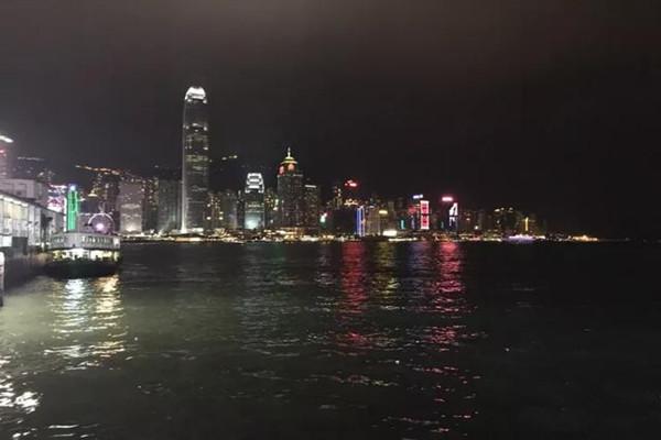 新加坡和香港，你们觉得哪个更值得去一些？