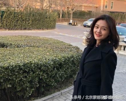 大S与汪小菲同游新加坡，纯素颜出镜，究竟是怎么办到的