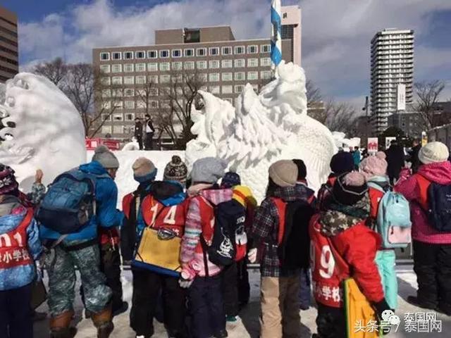 日本国际雪雕大赛，泰国以“斗鸡”主题斩获冠军！