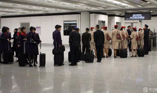 新加坡空姐违规未安检致航班延误 香港机场调查
