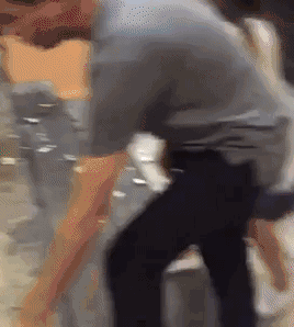 江湖失传铁拳，徒手砸碎奔驰玻璃