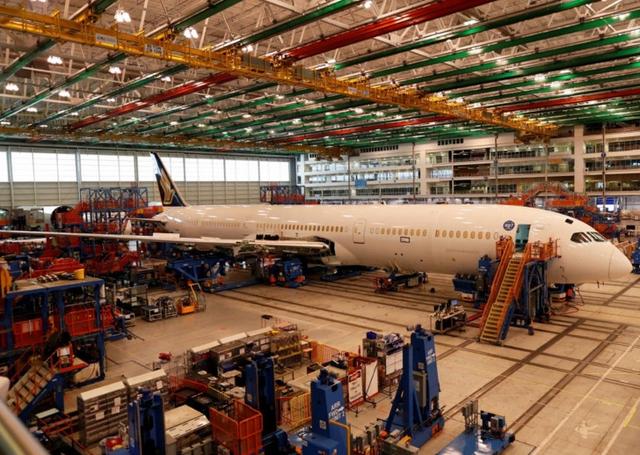 首架波音787-10梦幻客机交付新加坡航空