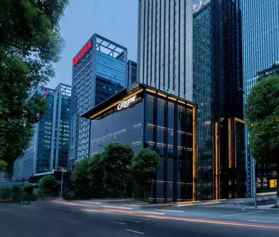 为了再现辉煌重登巅峰，重庆这家酒店豁出去了