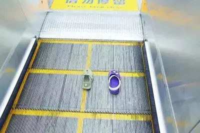 央视3·15曝光！这种洞洞鞋害了多少孩子，你还敢给宝宝穿？