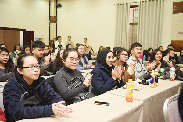 新加坡义安理工学院师生来西京学院访学交流