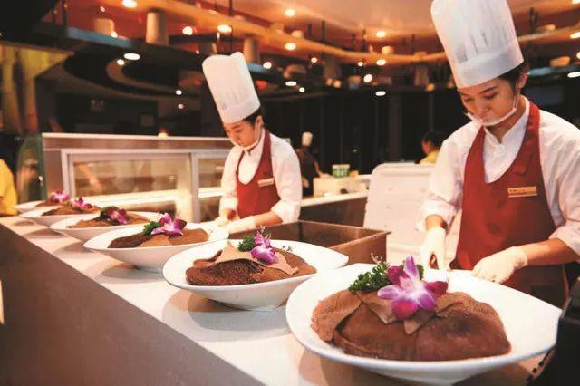 国外60万家中餐馆，出海历史200年，为什么没有出现一家媲美肯德基的中餐品牌？