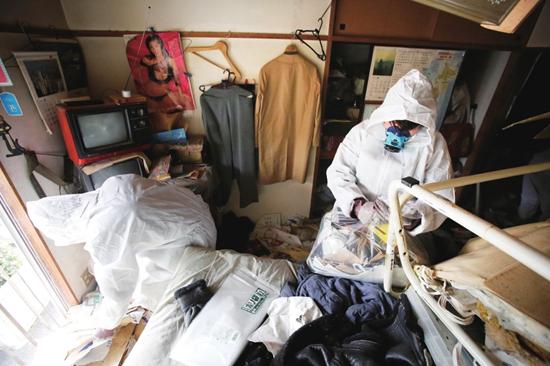在都市里孤独地死去