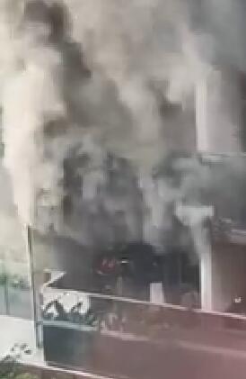 新加坡豪宅被大火吞噬，面对高楼火灾如何自保？