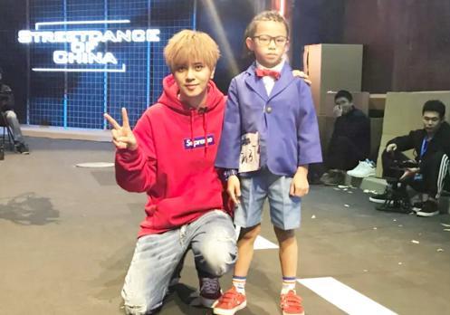 8岁男孩从菜鸟到拿下街舞国际冠军！老师：训练不知道哭过几次！