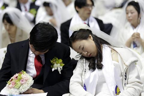 世界睡眠日 “睡觉大神”随时随地睡得着
