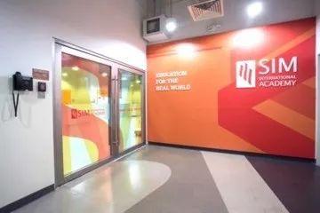 去新加坡读国际学校，一年全部费用22万元，还提供全额奖学金