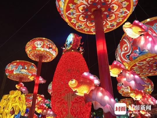 自贡全市彩灯企业达631家  年产值超20亿元