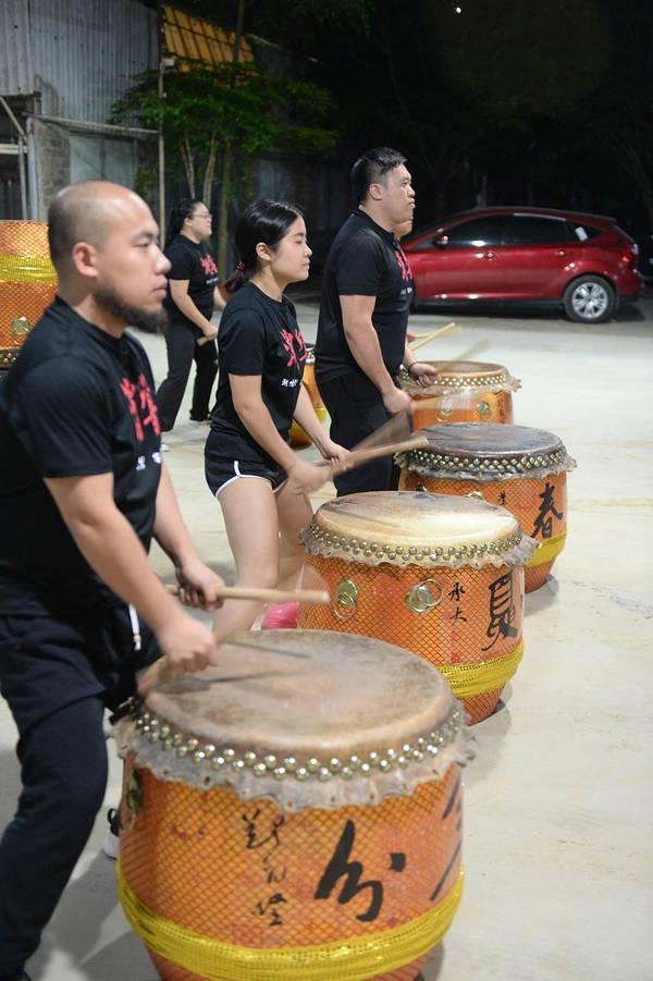 马来西亚华人自创的“二十四节令鼓”，在潮州击打出不一样的声响