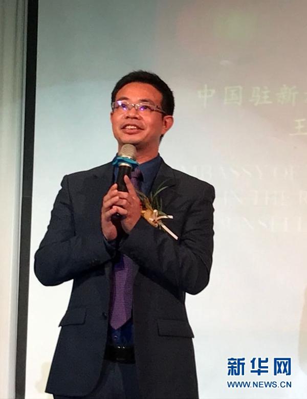 新加坡两华社迎新春不忘捐资助学