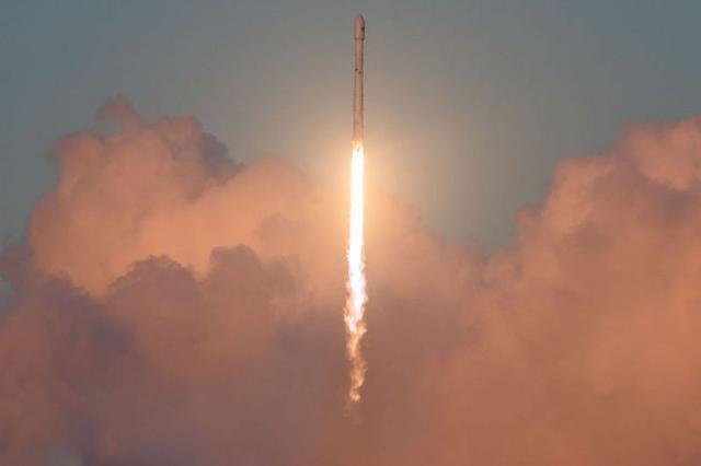 9点1氪｜深交所问询乐视孙宏斌相关言论；SpaceX成功发射一箭十星；央视揭秘色情网站黑产