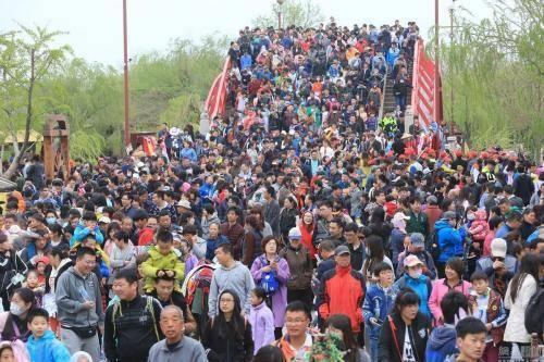 清明小长假怎么玩？游乐园和踏春赏花最受欢迎   成都进入95后最爱目的地Top3