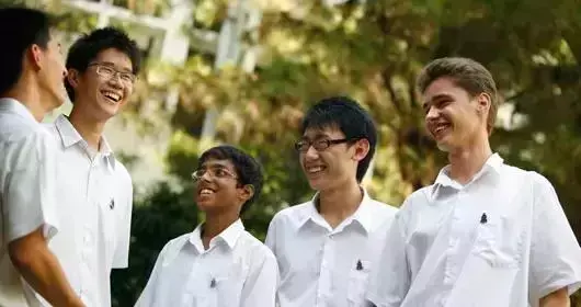 正以举国之力发展教育的新加坡，是怎样影响孩子的一生？