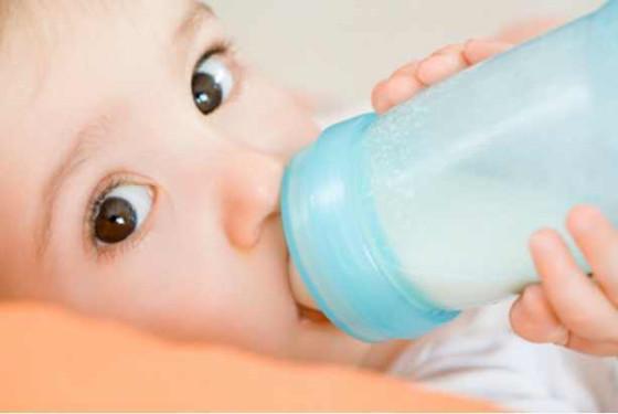 新加坡私立医院给病童喝过期奶粉 医院：虽然过期 仍能食用！