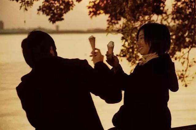 若干年前，你的青春被谁占据了？