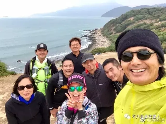 看周润发曾为情自杀，还被恶势力欺负，就知道他为何钟情发嫂了！