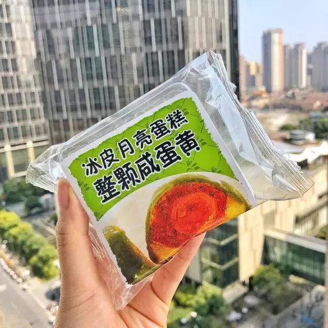 征服魔都吃货的《咸蛋黄美食地图》，没人能忍住！