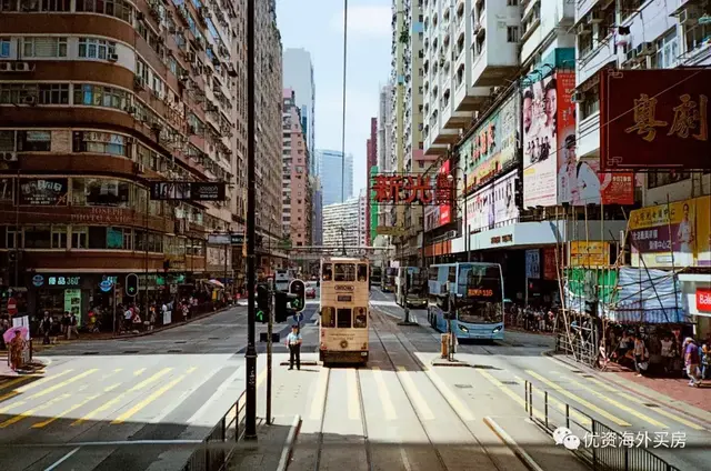 房地产被疯抢背后，对市场降温的新加坡和香港，效果竟截然不同？