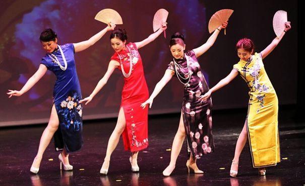 除了中国以外，它是唯一一个由华人主导的国家