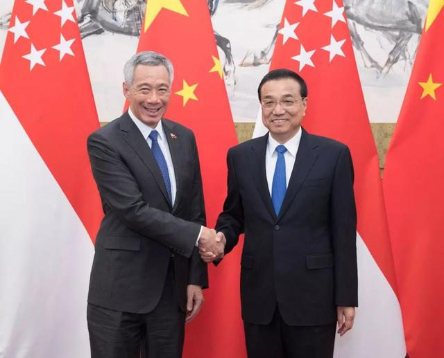李克强同新加坡总理李显龙举行会谈
