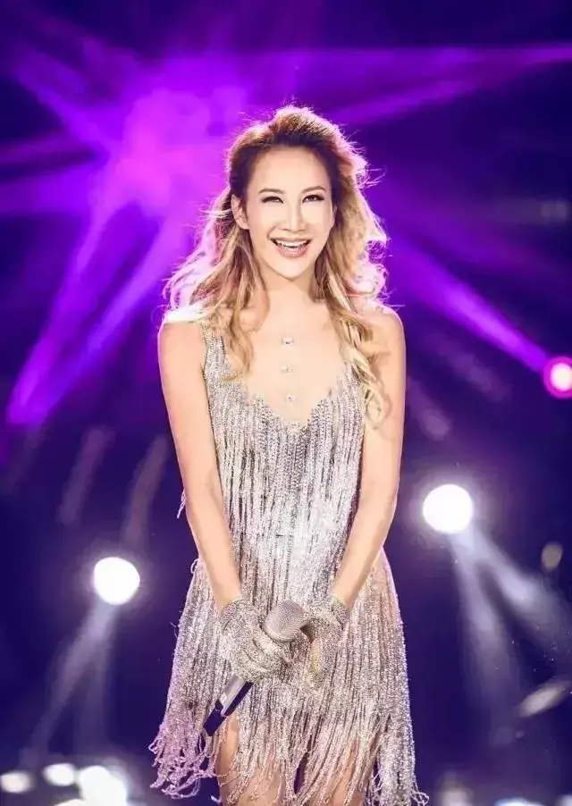 李玟：24年的天后传奇，华人之光的性感人生