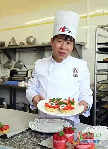 乐安小伙邱俊坤 在广州创业开面包店 专为听障人士提供岗位