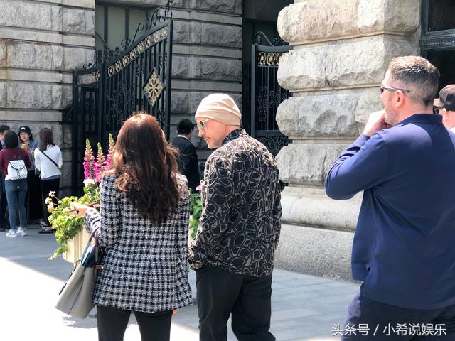 “钢铁侠”小罗伯特·唐尼现身上海！出席《复仇者联盟3》首映礼