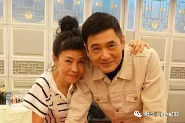 周润发裸捐56亿，宠妻30年仍膝下无子，背后的真相太让人感动