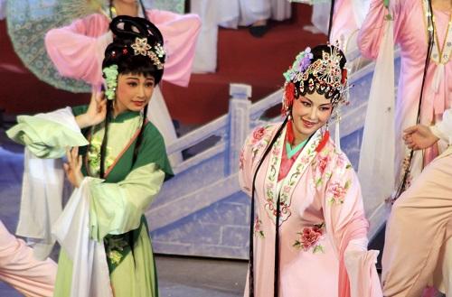 美媒关注中国潮剧在泰国：“我们是为神灵表演”