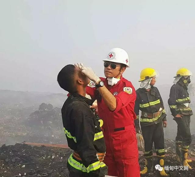 明星、美女市民现身仰光火灾现场，暖心举动获赞