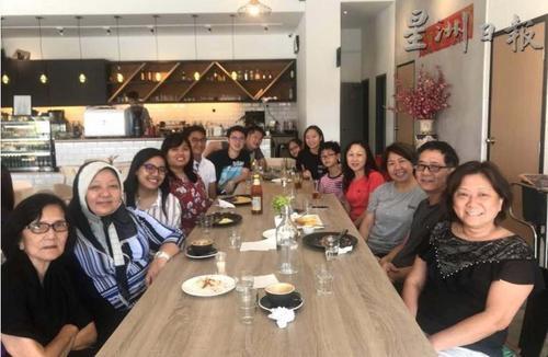 相隔59年重续母女缘 大马女子找到86岁华裔生母