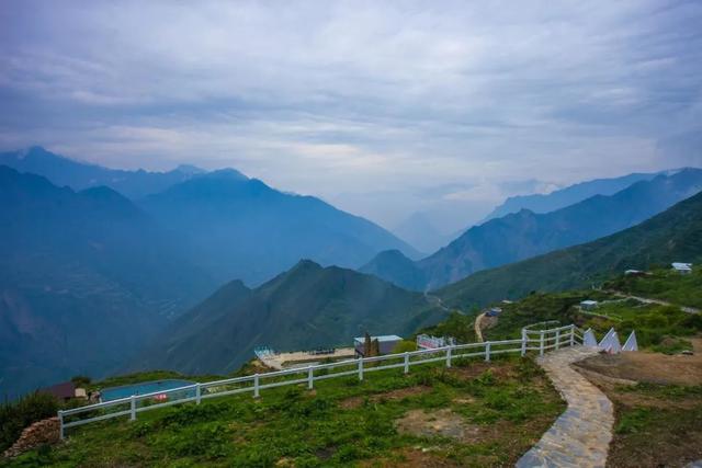 「阿亮说」抖音上爆红的国内旅行地！在云间吃饭，旷野中看星星，宛若人间仙境～