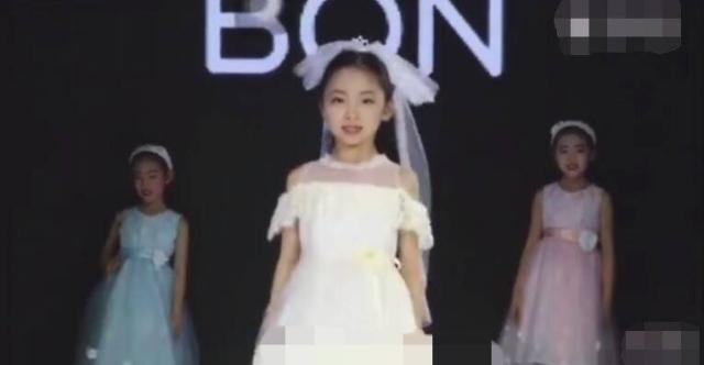 范冰冰堂妹范朵朵夺冠少年时装周  网友：这一家子还有谁要出道？