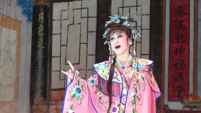 李静芳参与新加坡筱麒麟闽剧团演出《五雷报》片段