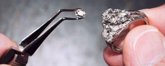 以下是如何在微波炉中制作完美钻石的方法