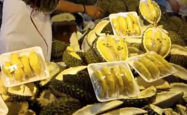 在泰国的这家水果自助餐厅里，每个中国人都是大胃王，老板亏大了