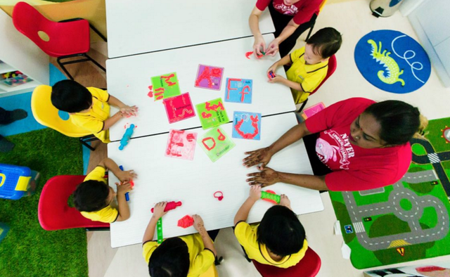 新加坡低龄留学图鉴，在孩子的母语学习中，陪读妈妈应该怎么做？