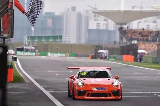 每年F1中国大奖赛前，其实还有一场关于保时捷911的较量