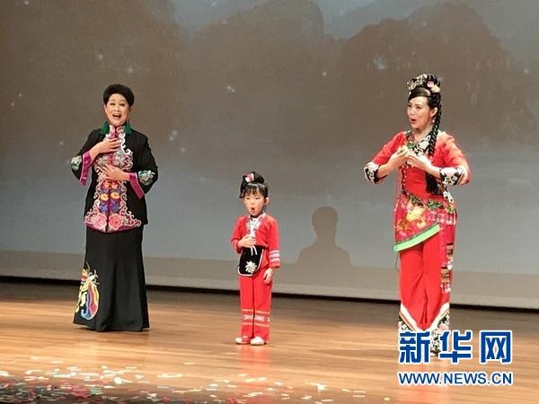 三代“刘三姐”放歌狮城传承经典