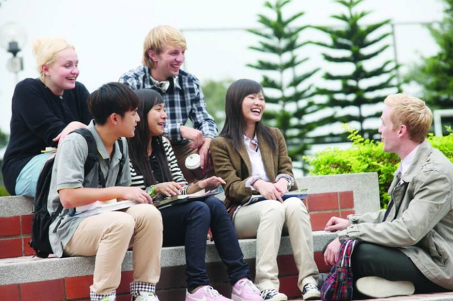 想留学但不想离家太远？英美澳高校都在新加坡设有分校哦