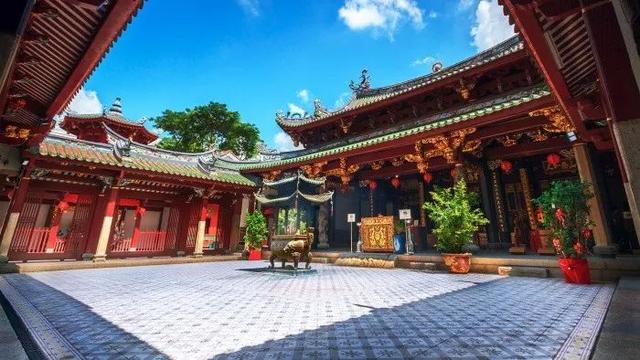 味蕾和灵魂：靠近这座国度的两种方式
